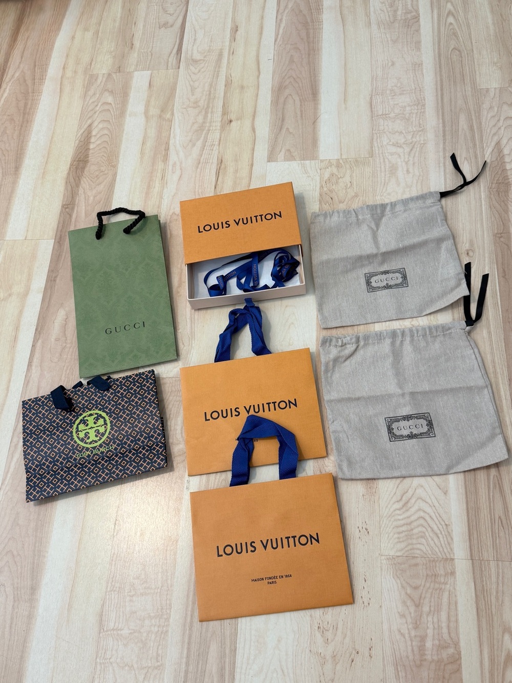 Bundle Louis Vuitton Box, Gucci dust bags, shopping bags, New